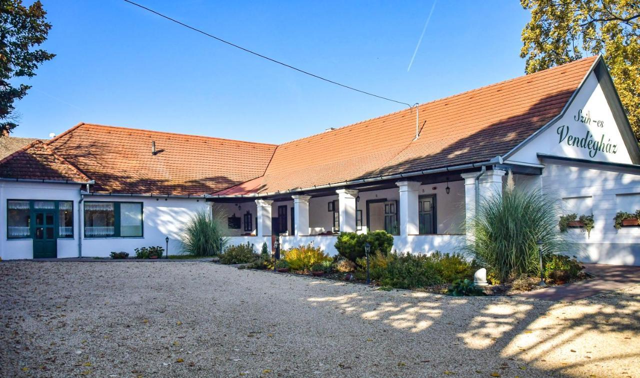 Bed and Breakfast Szin-Es Vendeghaz Szentes Esterno foto