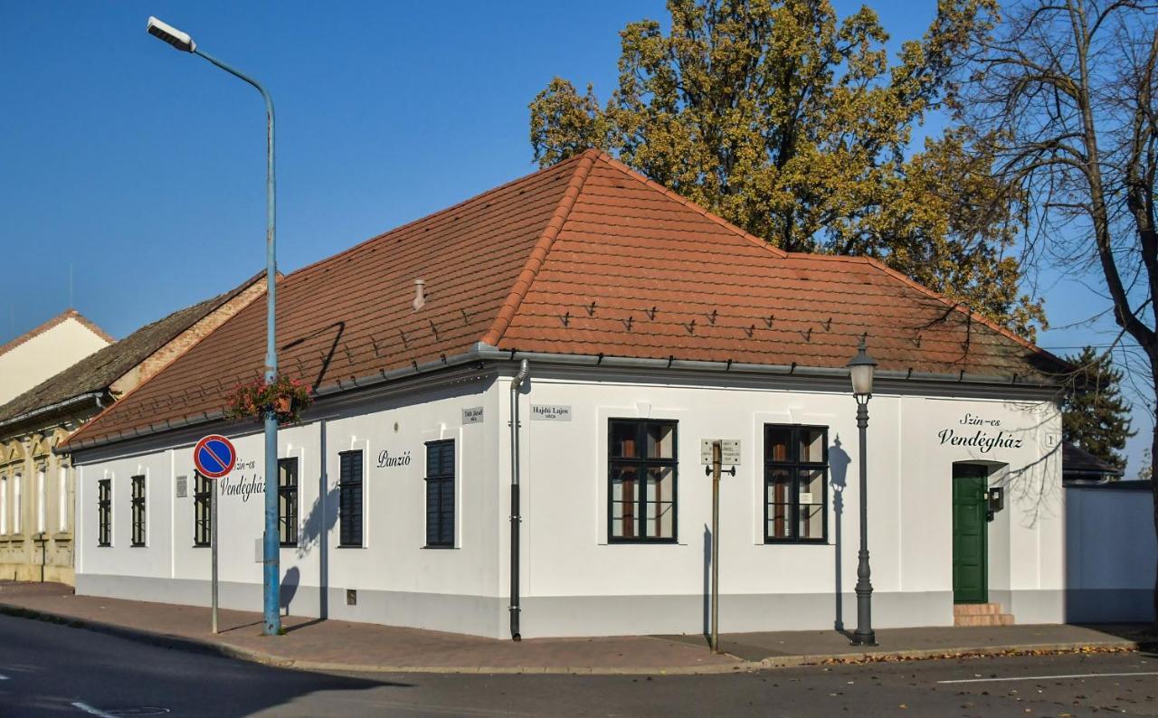 Bed and Breakfast Szin-Es Vendeghaz Szentes Esterno foto